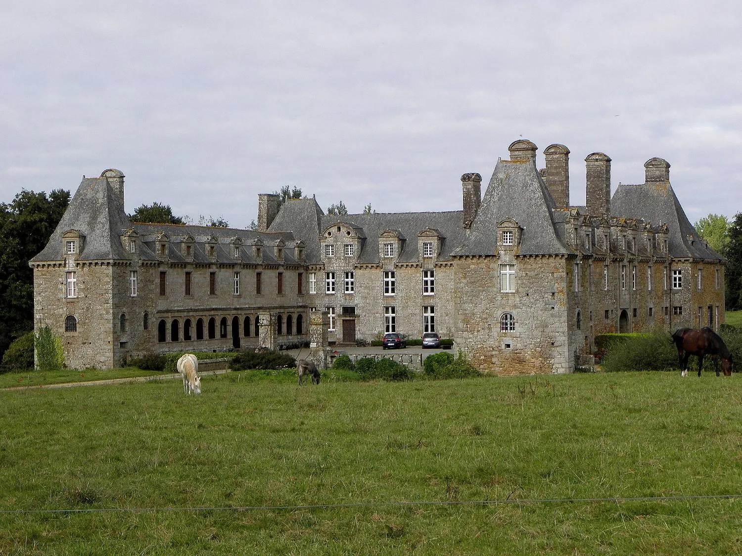 03-chateau-du-rocher-portail-maen-roch