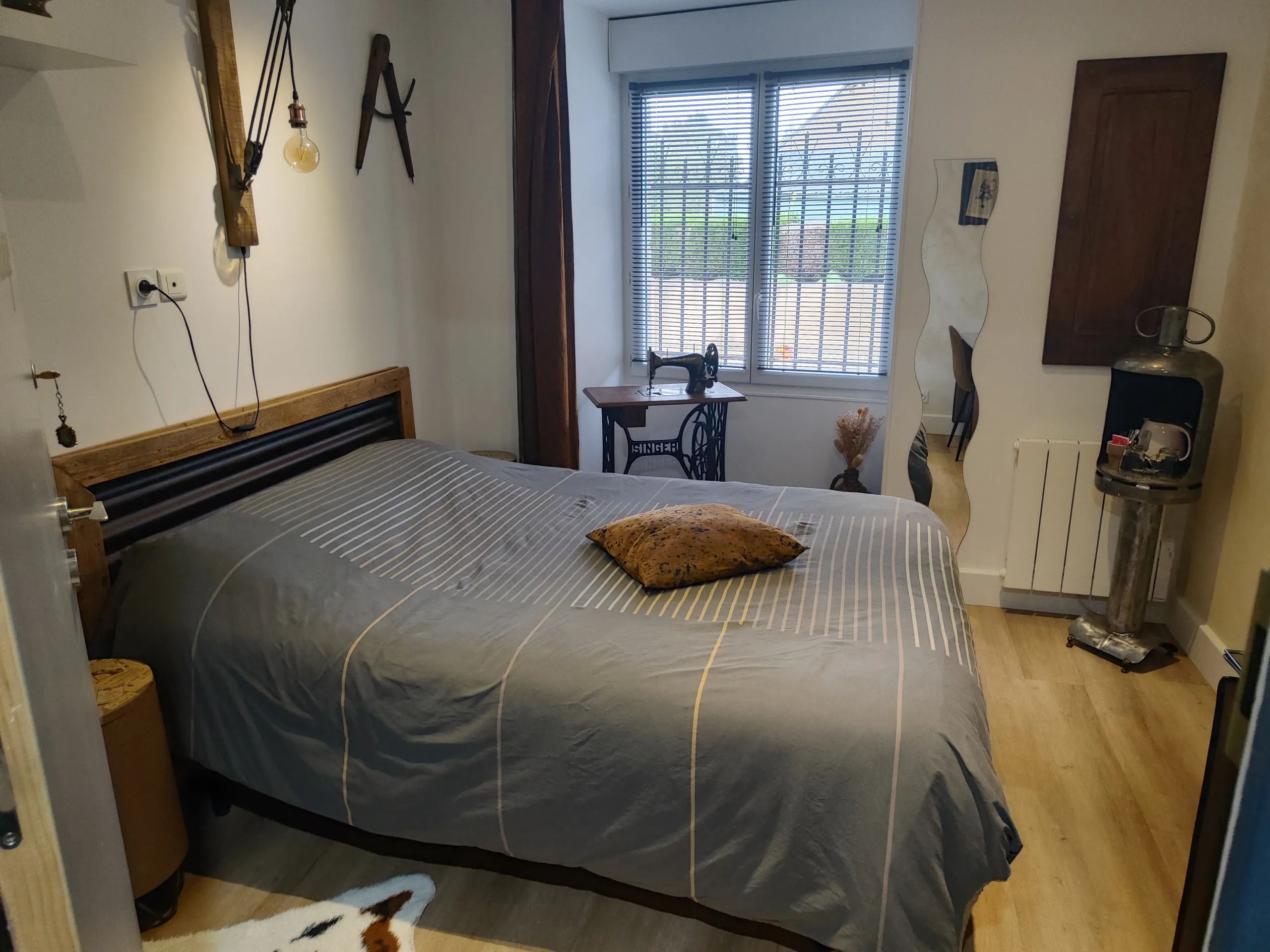 04-chambre-vintage-lit-140-chambre-hotes-coglais