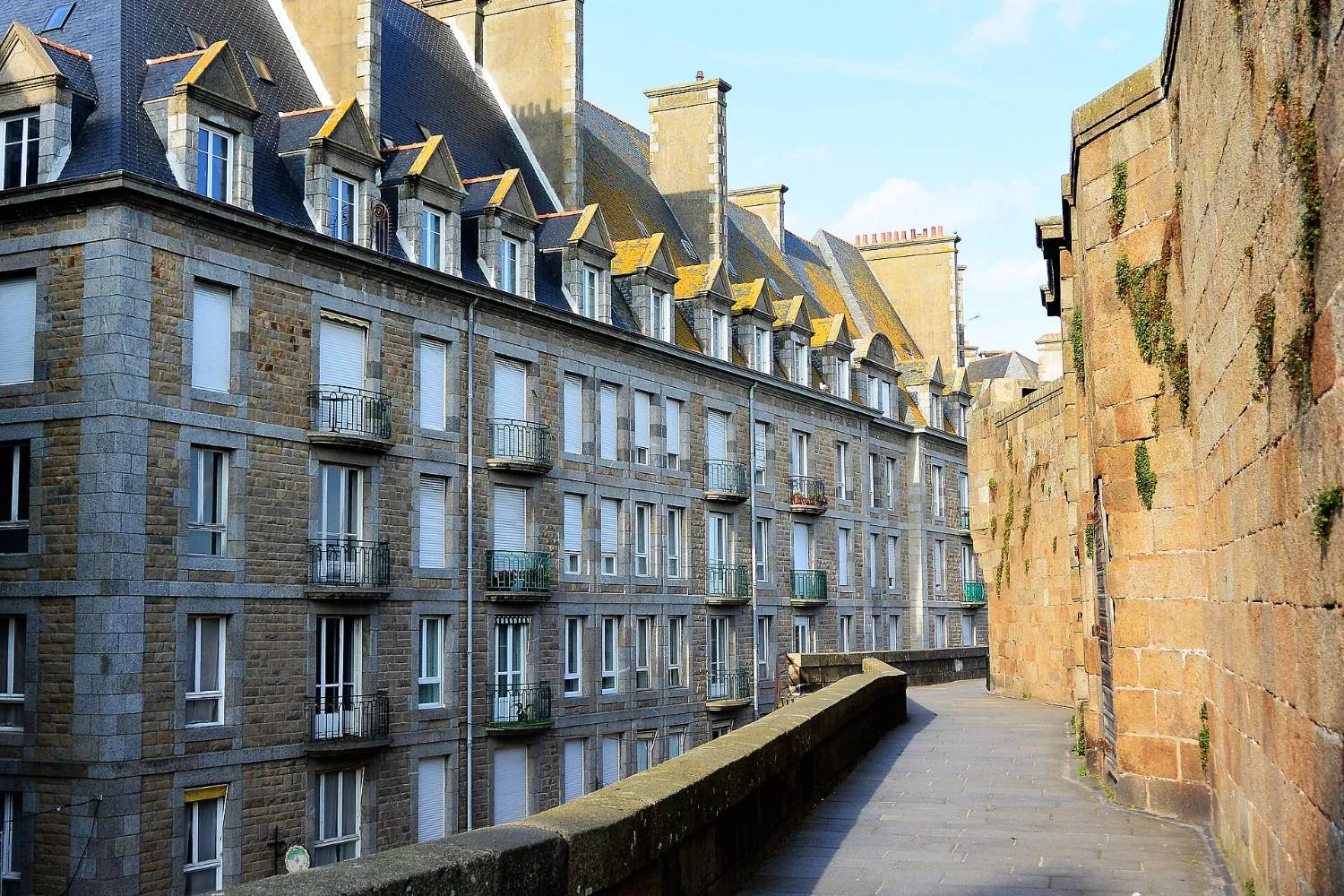 06-saint-malo-remparts-intra-muros