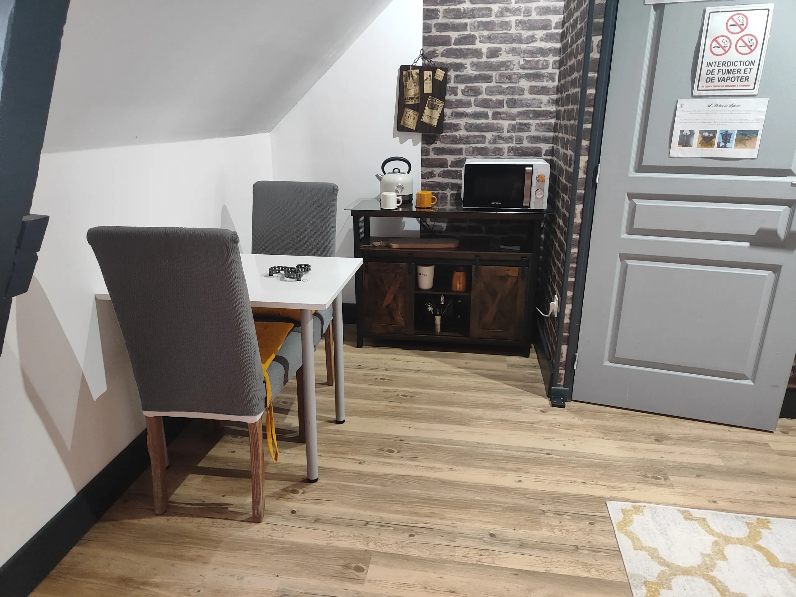 10-suite-loft-espace-repas-micro-ondes